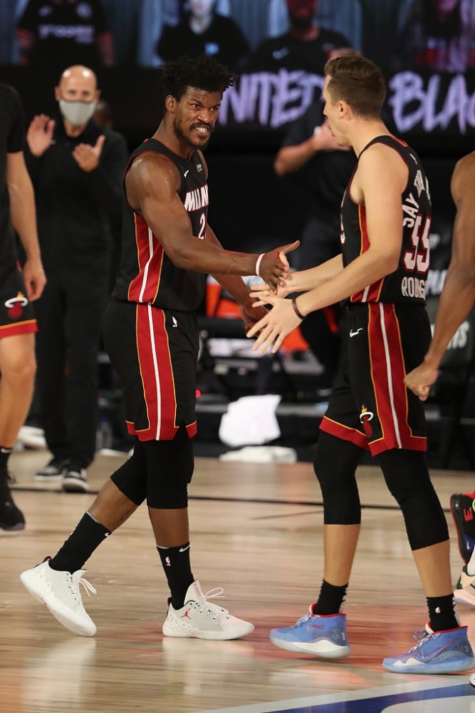 kaiyun.com-这也行？巴特勒与50激战TL分钟法兰克福遗憾出局，那不勒斯外线爆发备战欧超杯