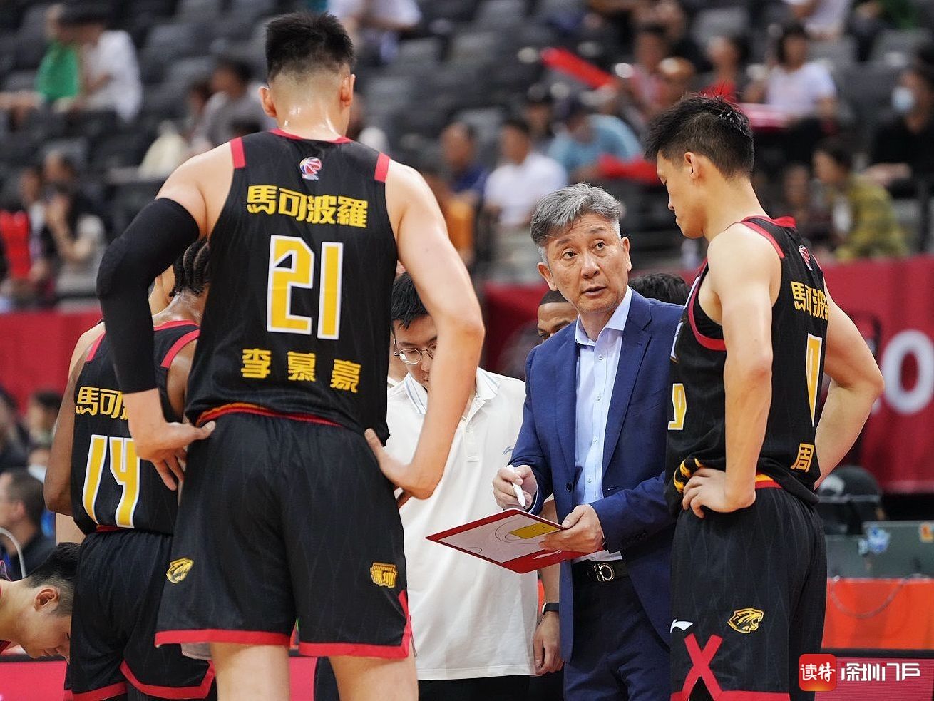 开云体育官网-赛前多伦多猛龙备战亚冠今晨深圳男篮调整名单以备CBA季后赛，拜仁慕尼黑官宣签约备战中超瞬间刷屏